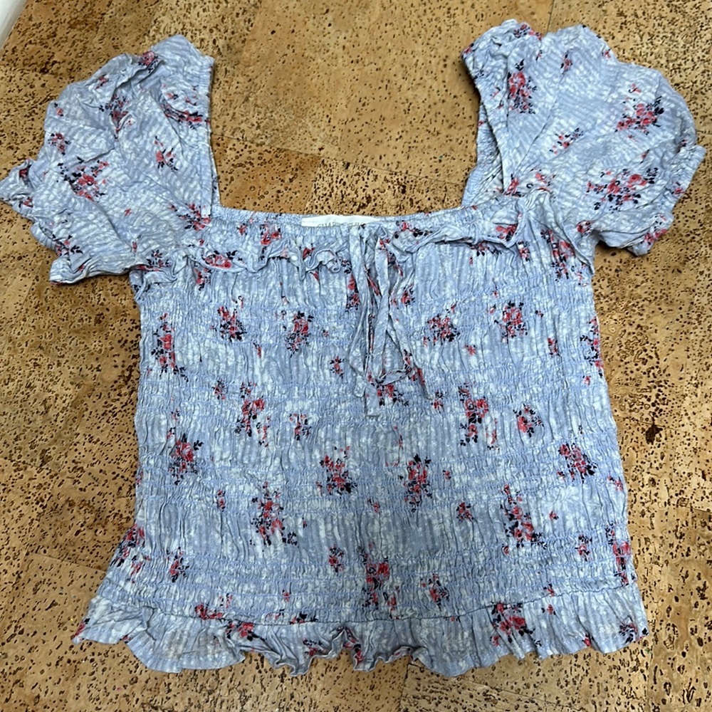 Super cute pale lavender blouse